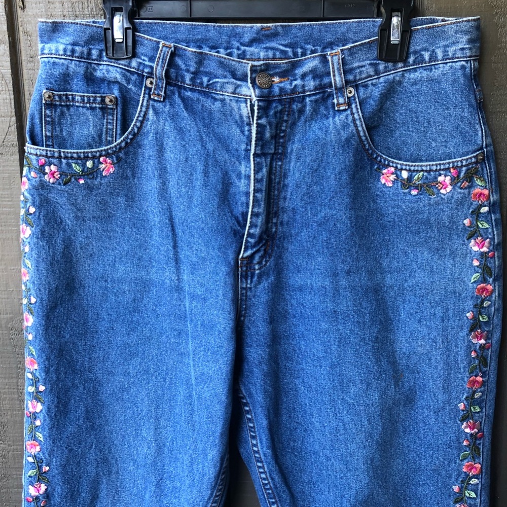 High Ankle/Capri Vintage Denim w/Embroidery